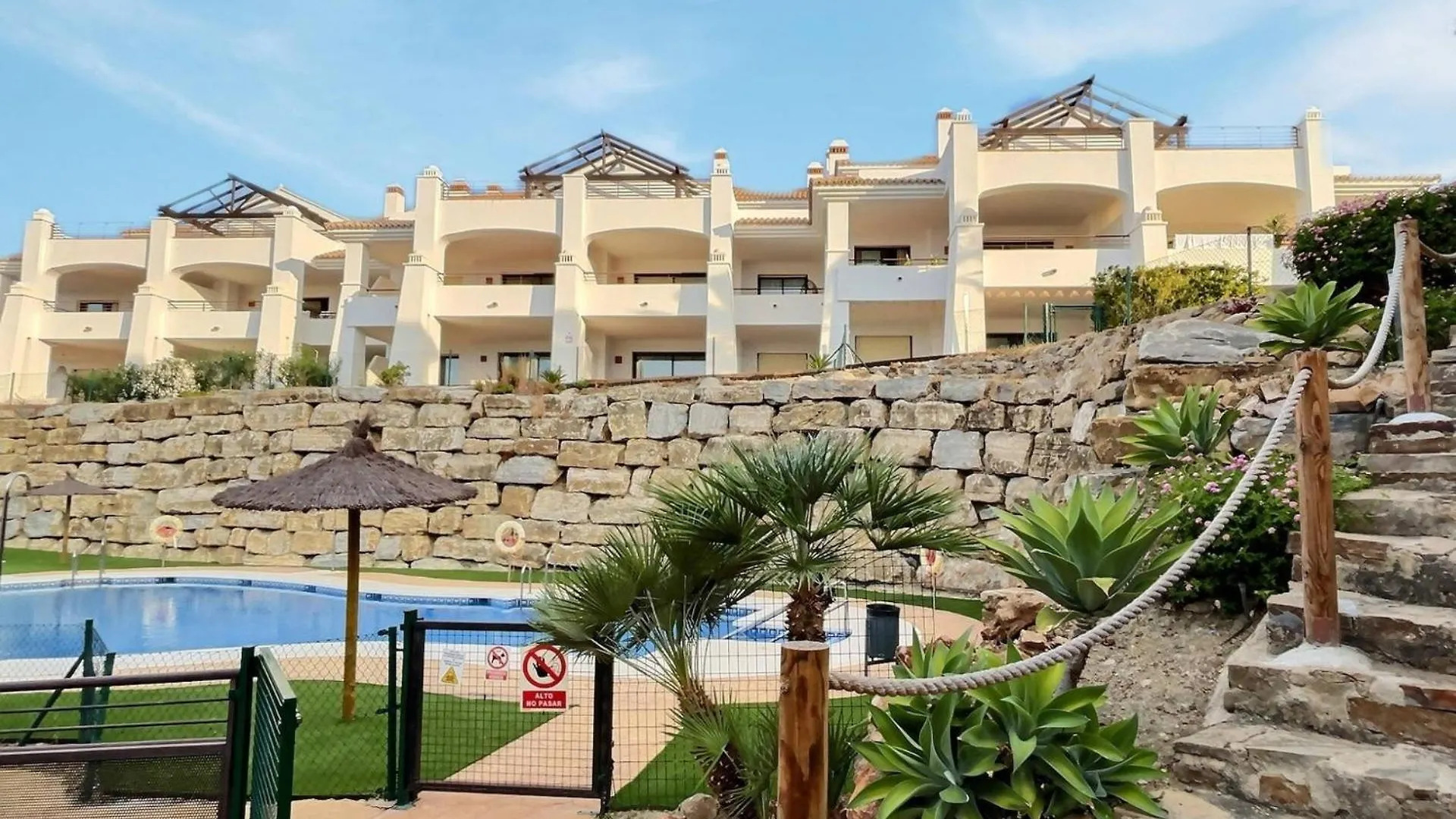 Apartment Gorgeous 3-Bedroom Penthouse With Expansive Terrace In Casares Costa Buenas Noches Spain