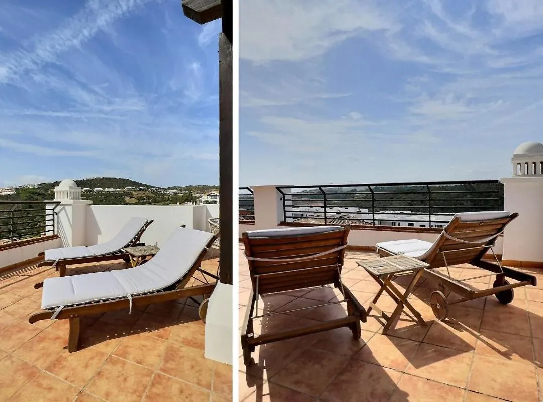 Gorgeous 3-Bedroom Penthouse With Expansive Terrace In Casares Costa Buenas Noches 0*,  Spanien