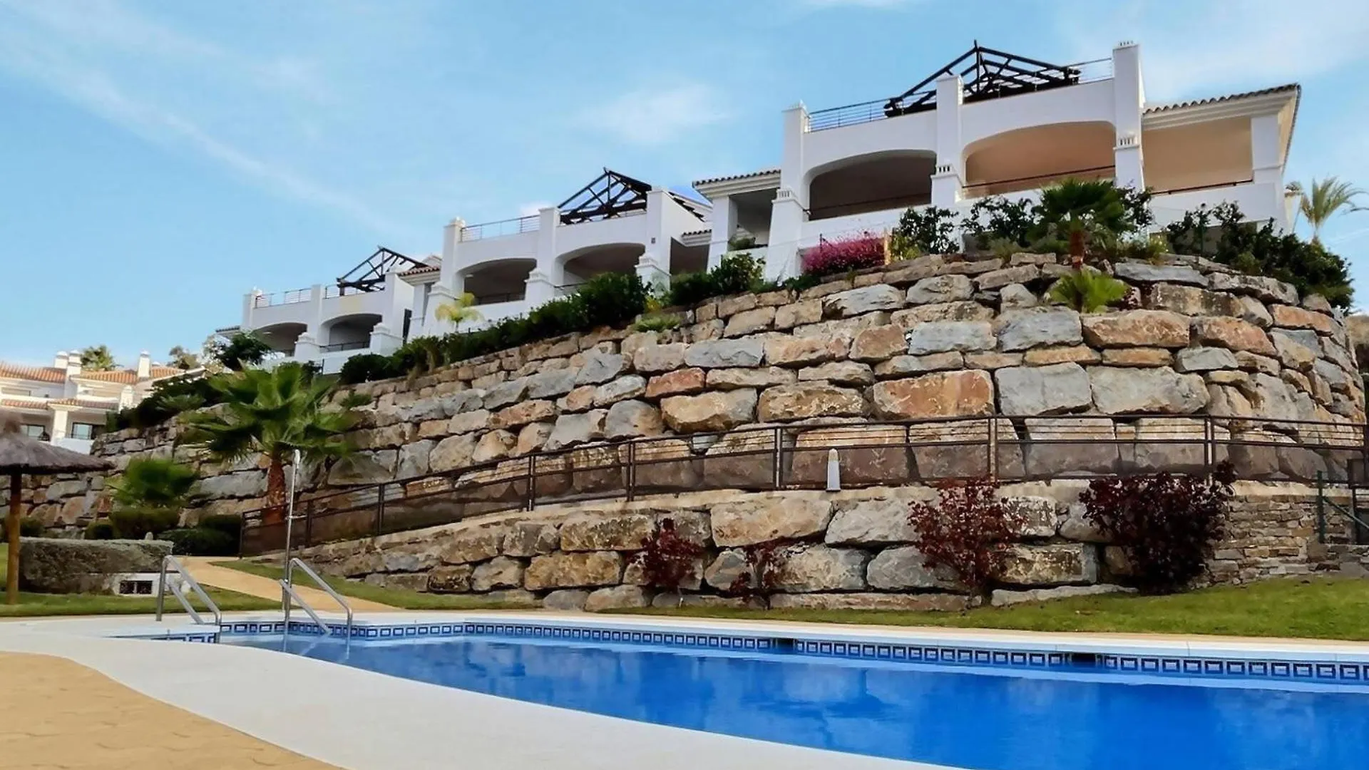 Lejlighed Gorgeous 3-Bedroom Penthouse With Expansive Terrace In Casares Costa Buenas Noches