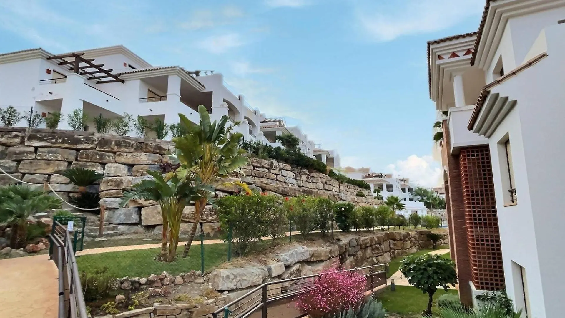 Lejlighed Gorgeous 3-Bedroom Penthouse With Expansive Terrace In Casares Costa Buenas Noches
