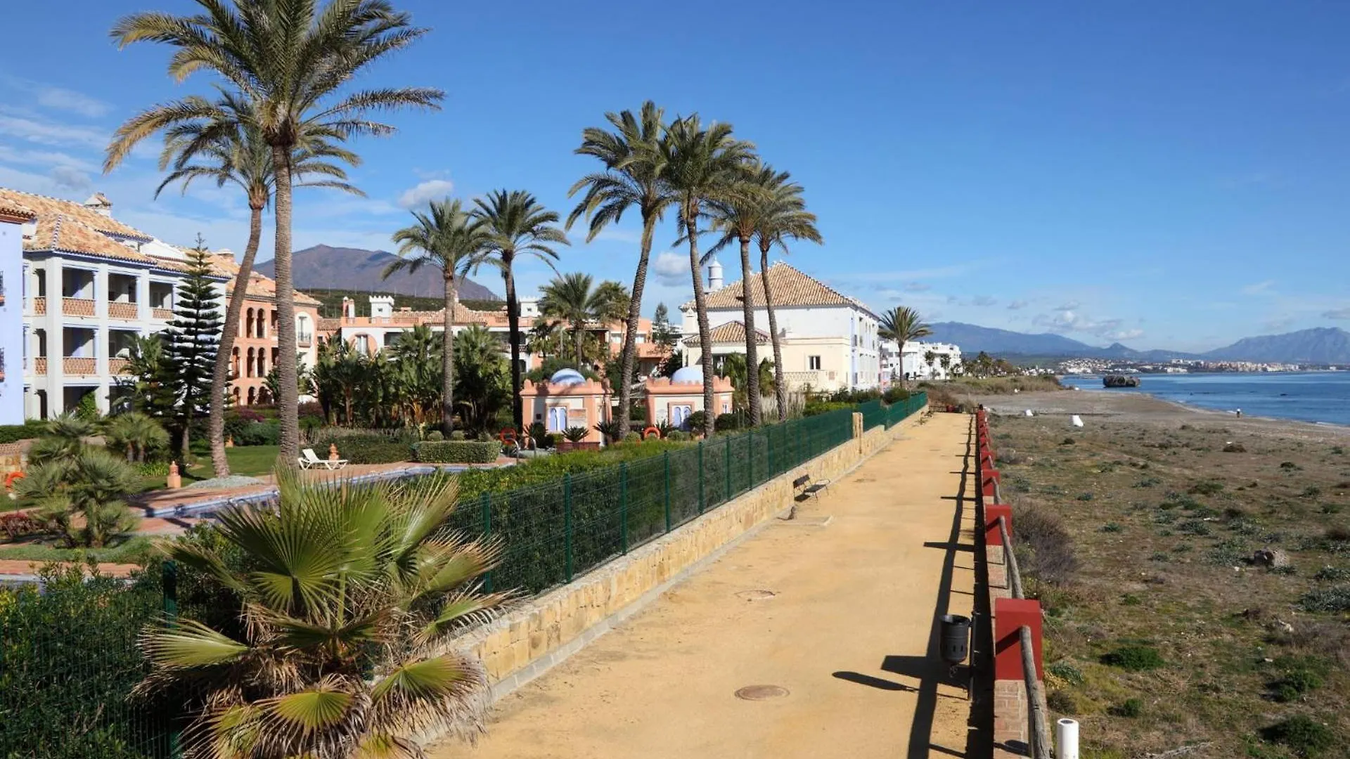 Gorgeous 3-Bedroom Penthouse With Expansive Terrace In Casares Costa Buenas Noches Spanien