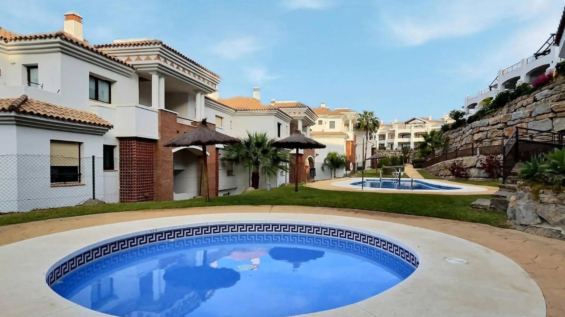 Lejlighed Gorgeous 3-Bedroom Penthouse With Expansive Terrace In Casares Costa Buenas Noches
